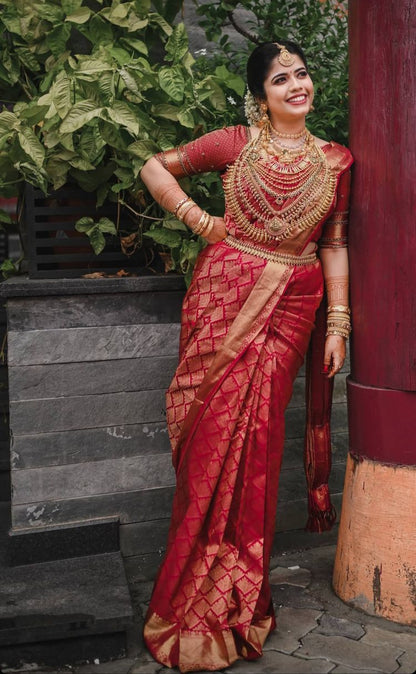 Ethnic Look Lichi Silk Saree with Elegant Zari Craftsmanship