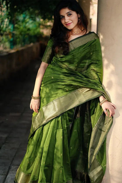 Dazzling Green Cotton Silk Saree With Beautiful Blouse Piece