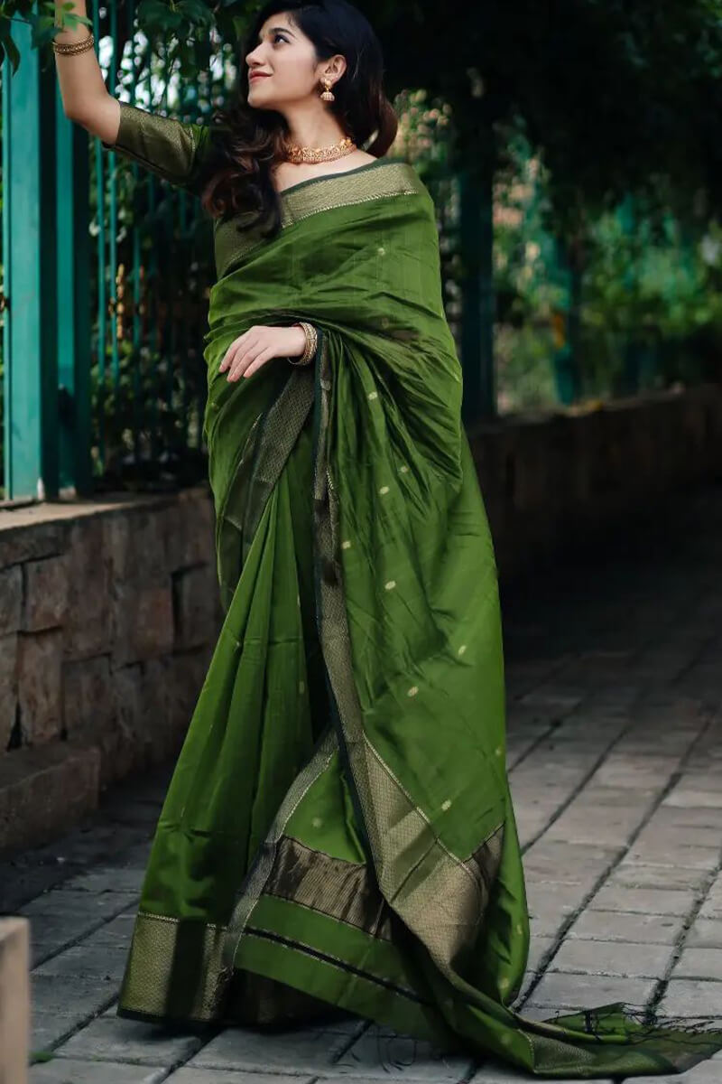 Dazzling Green Cotton Silk Saree With Beautiful Blouse Piece