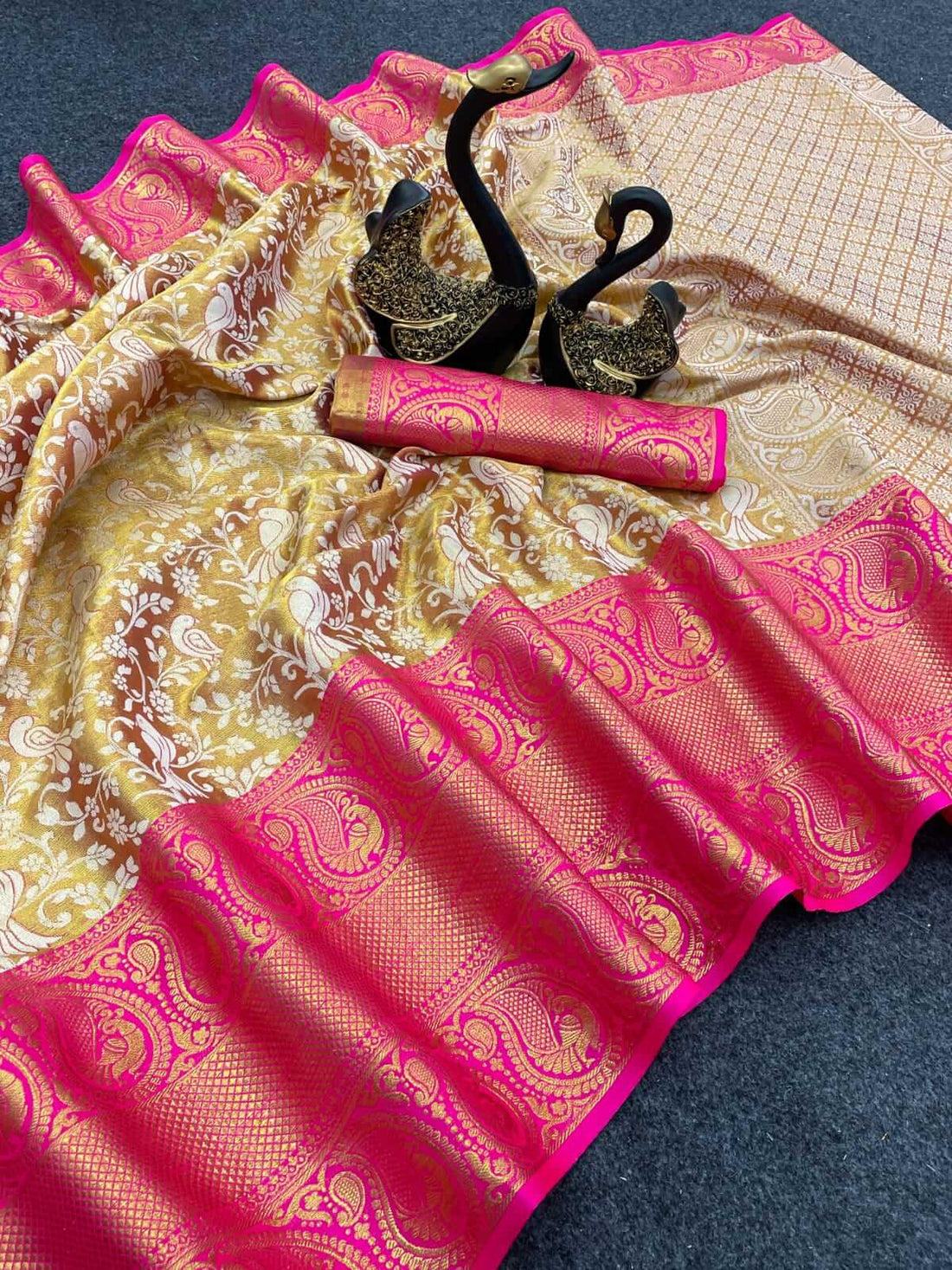 Glorious Dark Pink Kanjivaram Silk Saree With Exceptional Blouse Piece
