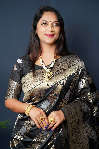 Murmurous Black Kanjivaram Silk With Fairytale Blouse Piece