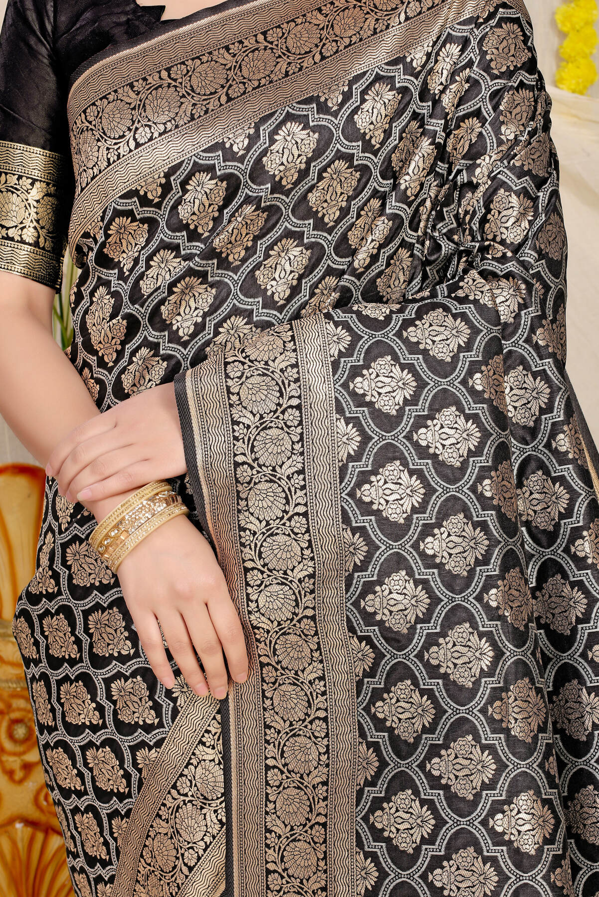 Pleasant Black Kanjivaram Silk With Tempting Blouse Piece
