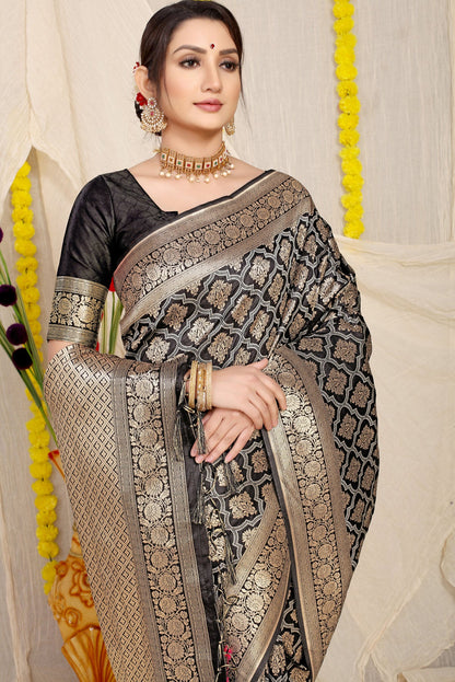 Pleasant Black Kanjivaram Silk With Tempting Blouse Piece