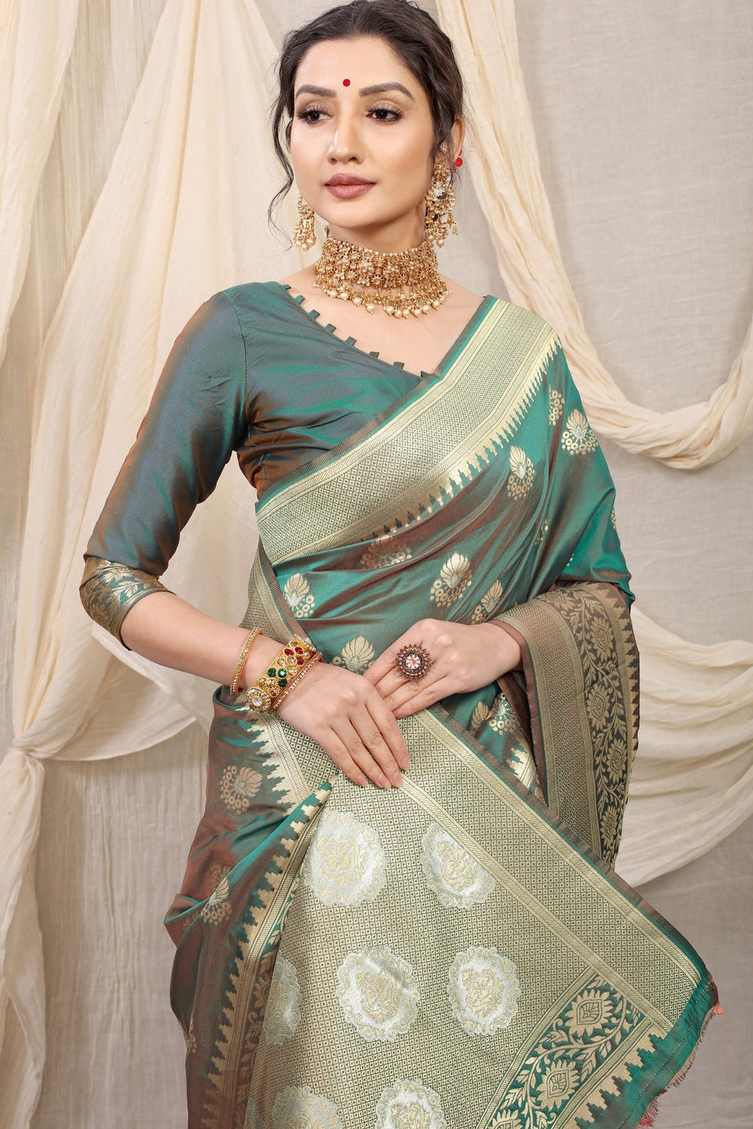 Confounding Grey Kanjivaram Silk With Effervescent Blouse Piece