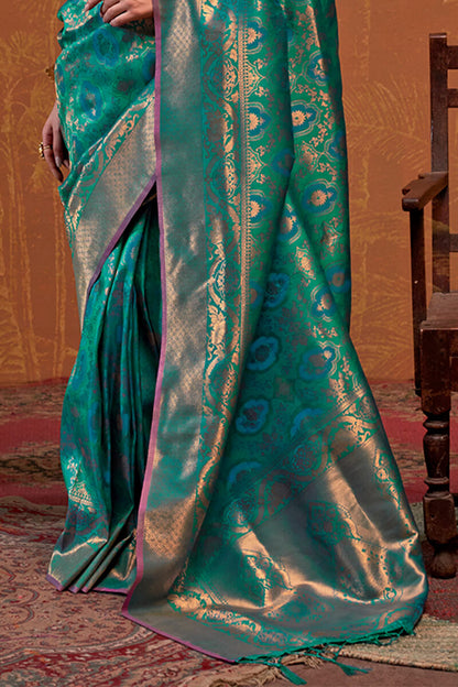 Hypnotic Rama Kanjivaram Silk Saree With Blissful Blouse Piece