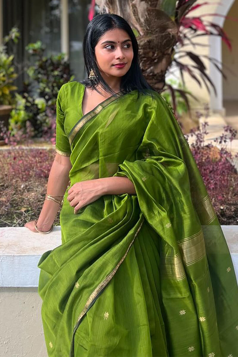 Enamoring Green Cotton Silk Saree With Snappy Blouse Piece