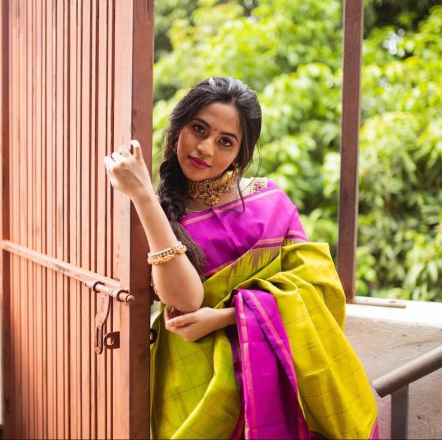 Pretty Mehandi Soft Silk Saree With Wonderful Blouse Piece