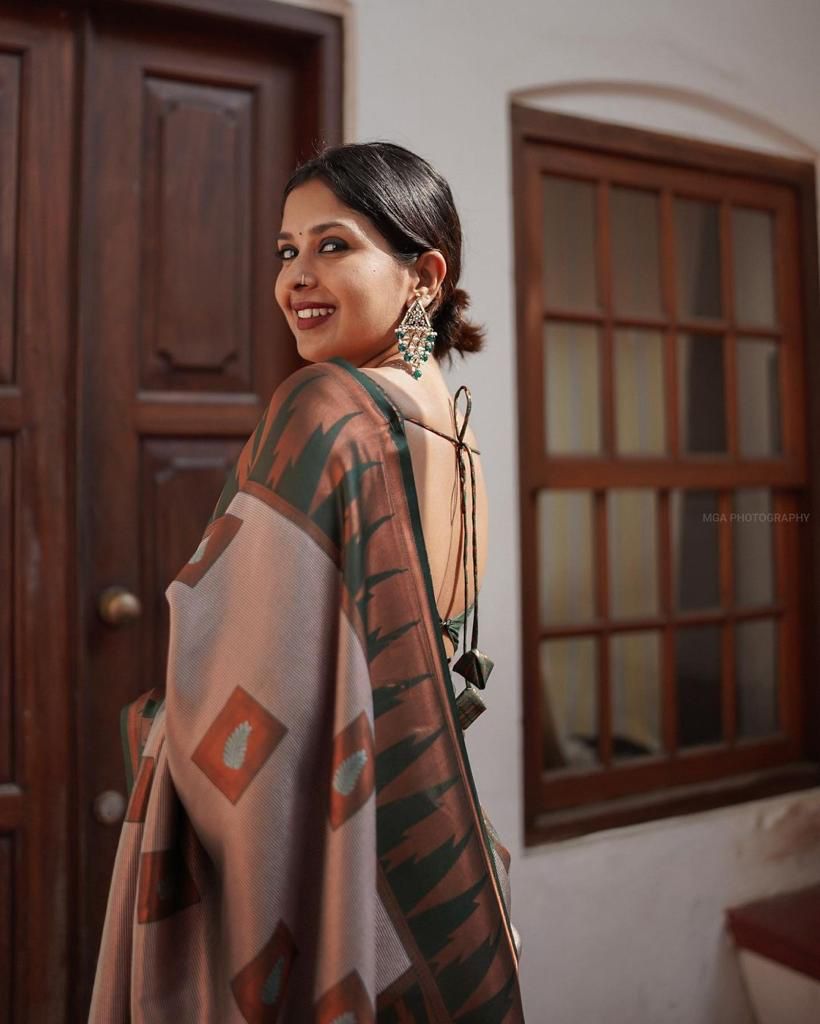 Ethereal Copper and Green Lichi Silk Saree with Blouse Peace