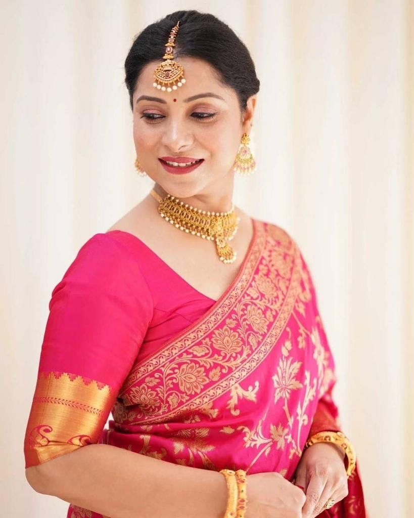Exquisite Pink Lichi Silk Saree with Blouse Peace