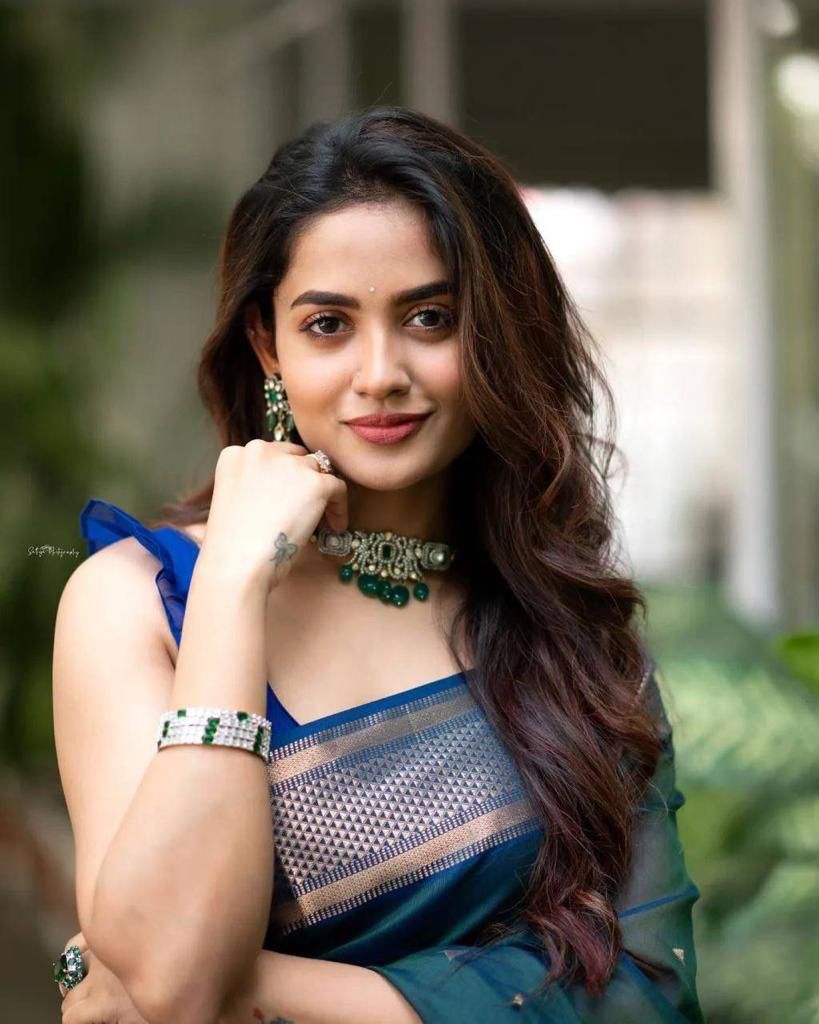 Delicate Rama Lichi Silk Saree with Blouse Peace