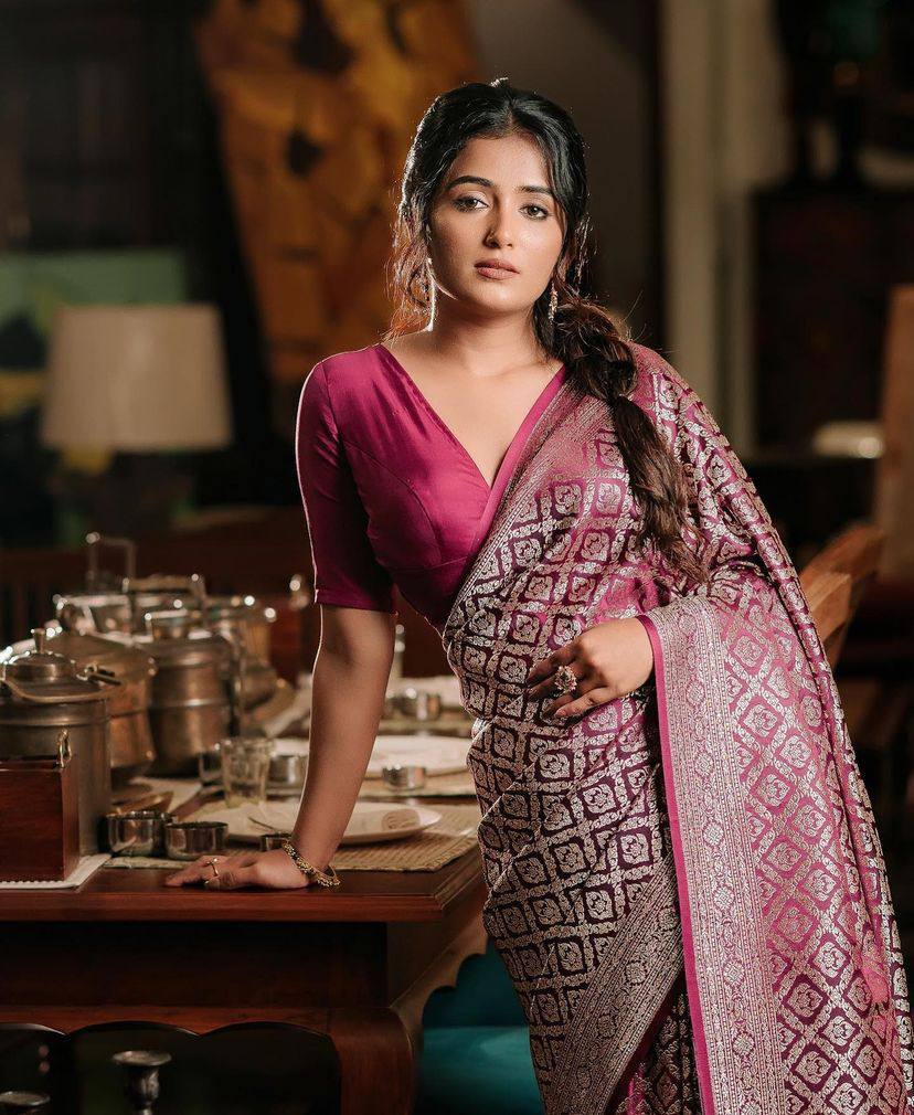 Smart Wine Soft Silk Saree With Flameboyant Blouse Piece