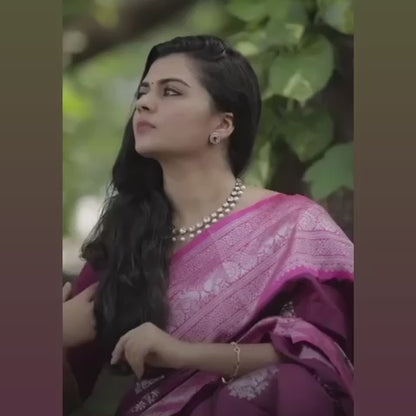 Exquisite Lichi Silk Saree with Stylish Zari Detailing