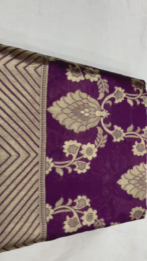 Traditional Look Lichi Silk Saree with Classy Zari Pattern