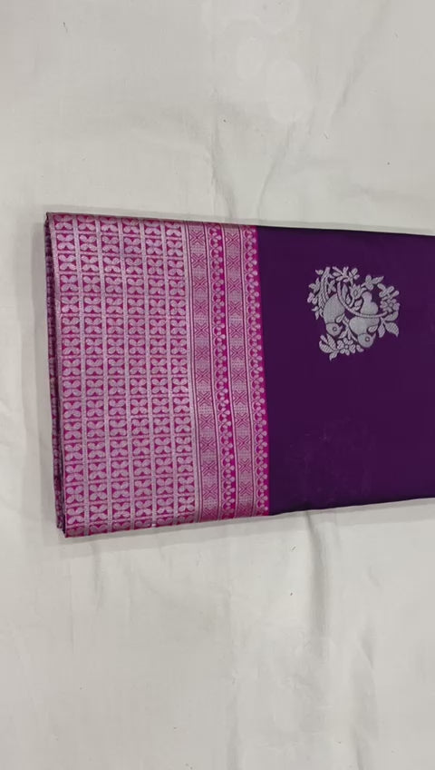 Exquisite Lichi Silk Saree with Stylish Zari Detailing