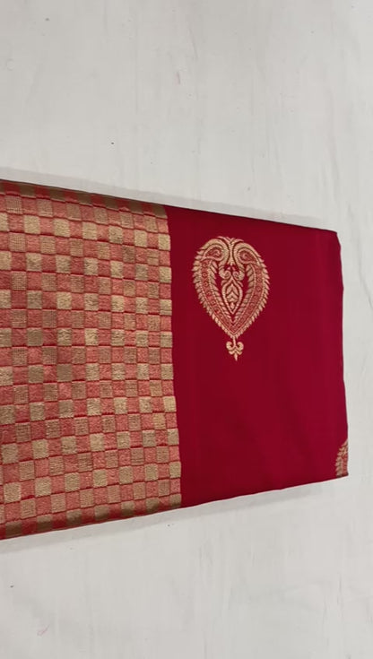 Graceful Lichi Silk Saree with Fine Zari Craftsmanship