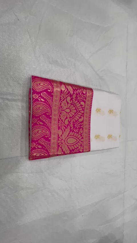 Lissome Off White Soft Silk Saree With Admirable Blouse Piece