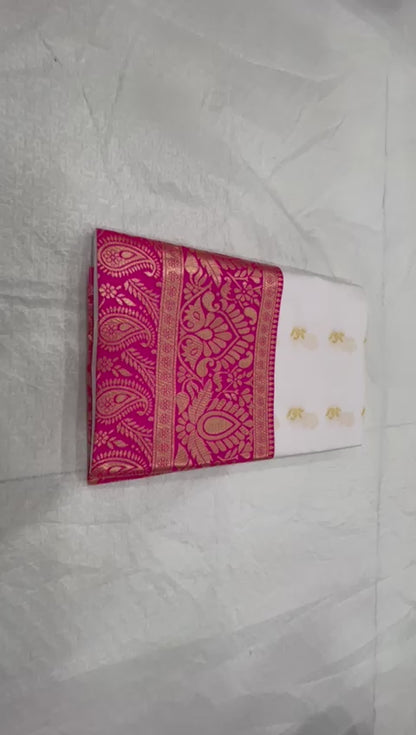 Lissome Off White Soft Silk Saree With Admirable Blouse Piece